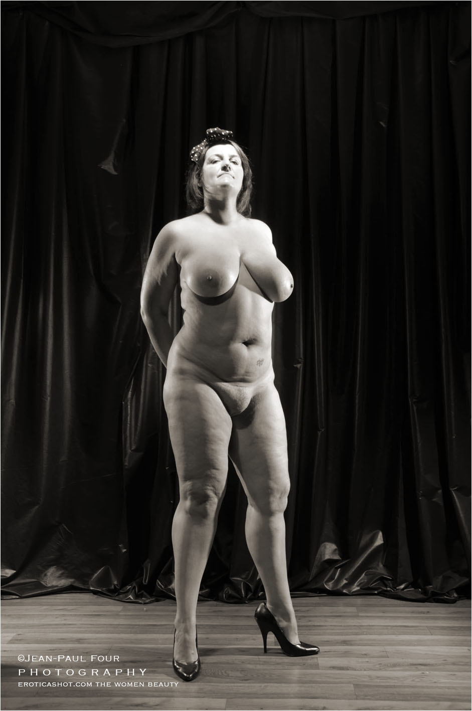 Antheorie, nice round nude, nice round mont de Venus, bondage, shibari, dildo fucking, go to eroticashot.com, pict by ©Jean-Paul Four