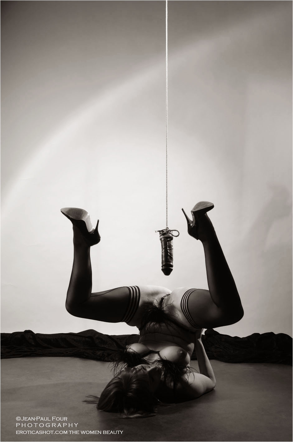 Miss Von Touch, hot sub happy to be tied up, nice round model, pee, bondage, self suspension, anal fucking couple go to eroticashot.com pict by ©Jean-Paul Four